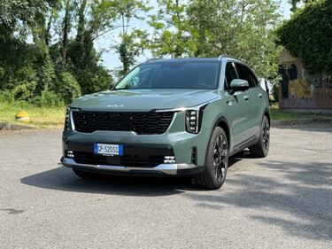 Kia Sorento 2024: guarda la gallery del rinnovato SUV da famiglia, anche Diesel 3