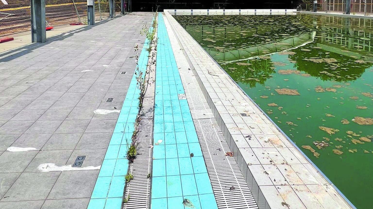 "Piscina Saini chiusa da 3 anni e lavori fermi"