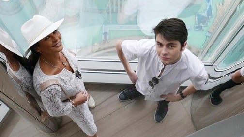Catherine Zeta Jones mamma super: gira il mondo per star vicino ai figli