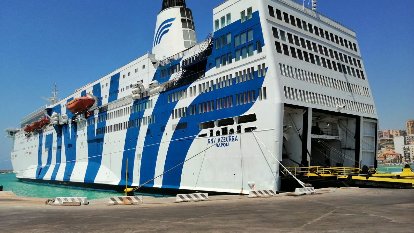 La valanga di immigrati positivi Allerta a Treviso e a Lampedusa