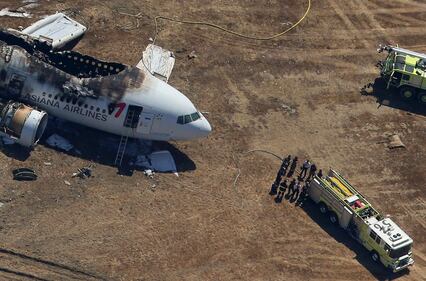 San Francisco, aereo si schianta e va in fiamme 12