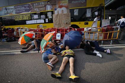 Hong Kong, continua la protesta  13