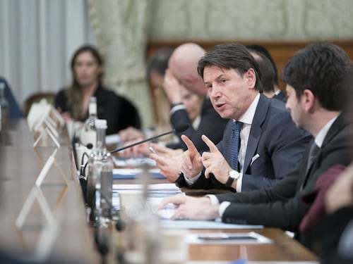 La tattica del rinvio con l'emergenza diventa una virtù