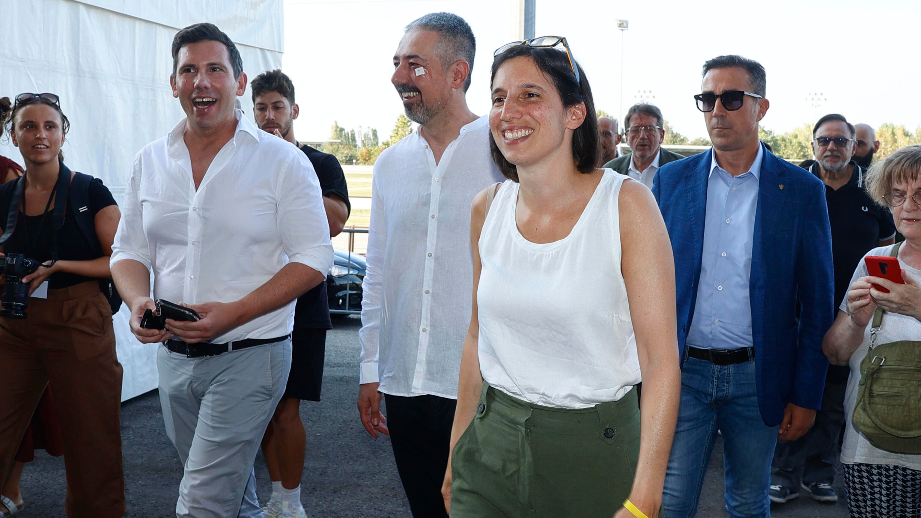 Fuga di massa dal partito anche a Genova: trenta dirigenti passano con Calenda