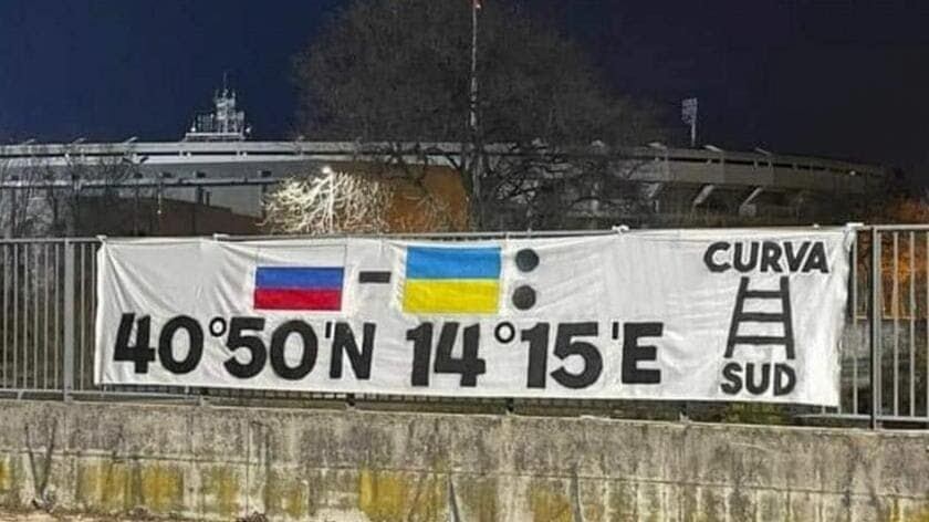 Striscione choc contro Napoli. Spalletti: "Bandire questi tifosi dagli stadi"