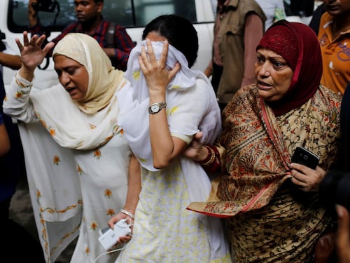 Dacca, Isis sgozza gli stranieri in un ristorante. Venti morti: dieci sono italiani