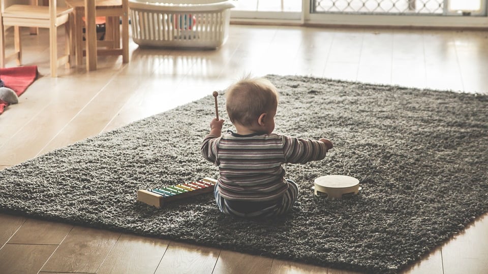 Imparare a suonare uno strumento musicale fa bene al cervello