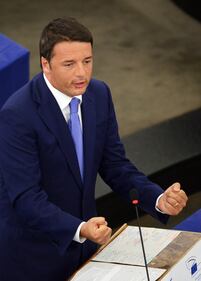 Gli appunti di Renzi, tra "selfie" e Telemaco 2