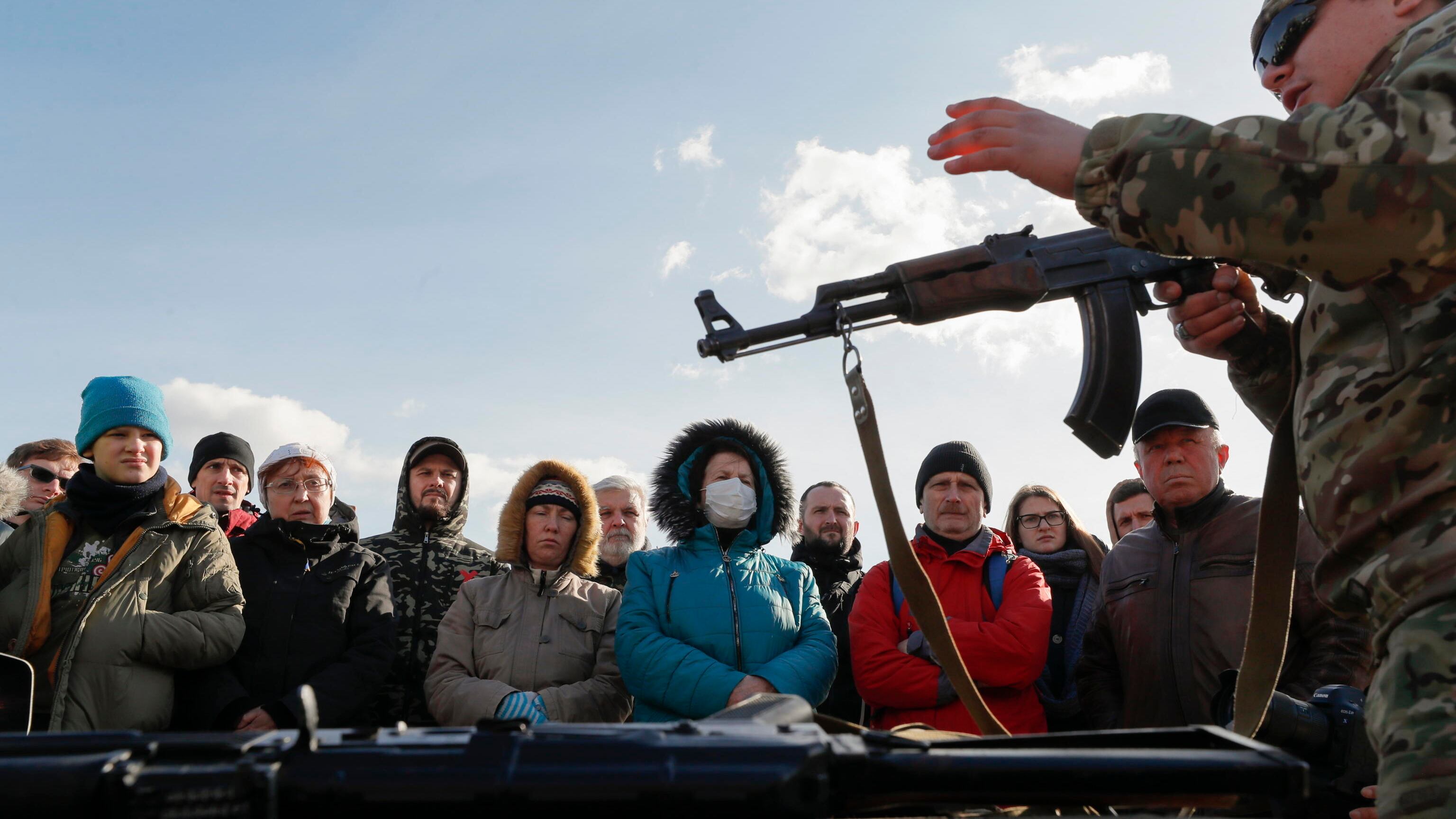 Stati Uniti ed Europa presi in contropiede: "Pronti a garantire la sovranità di Kiev"