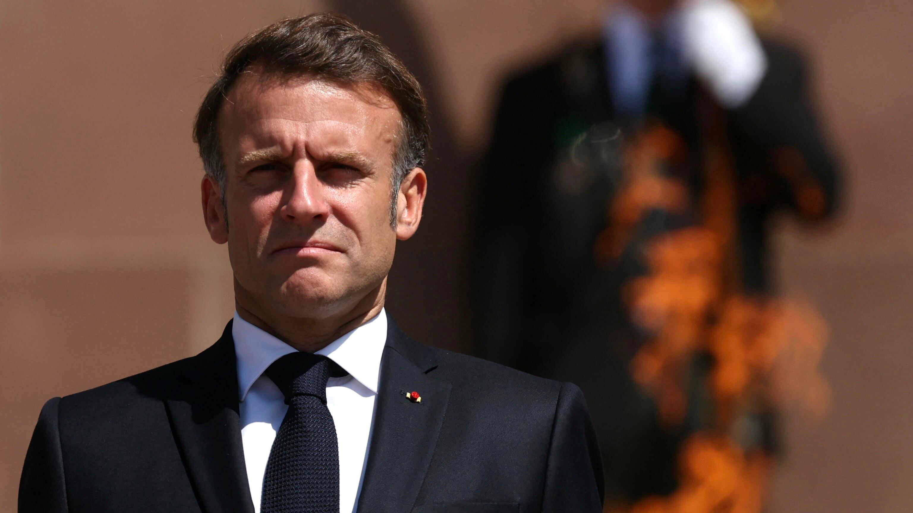 La Francia distribuirà il manuale di sopravvivenza in caso di guerra