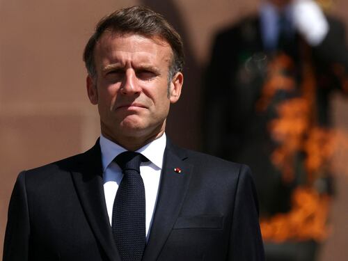La Francia distribuirà il manuale di sopravvivenza in caso di guerra