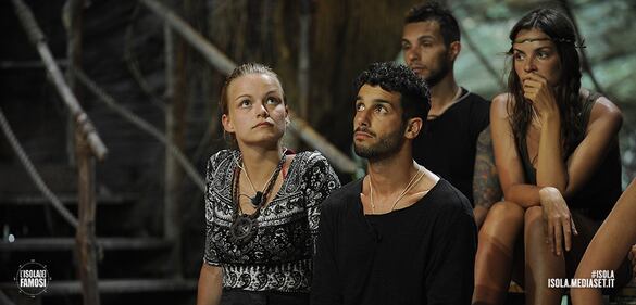 Mercedesz Henger all'Isola dei Famosi: le foto più belle 17
