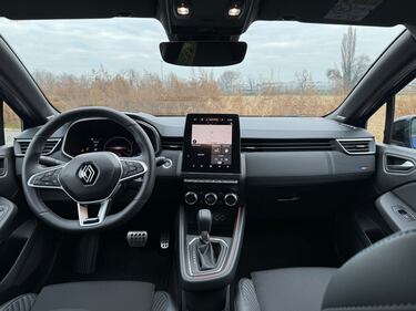 Renault Clio E-Tech: guarda la gallery della citycar ibrida francese 15