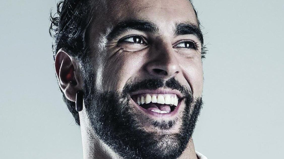 Mengoni, guerriero con il vizio di sedurre i fan
