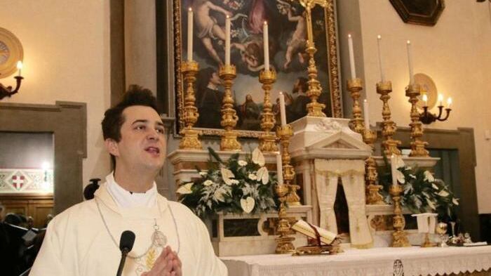 Dalla droga all'università: l'ex-parroco studente di medicina