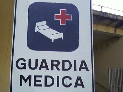 Pensa che la moglie abbia il coronavirus e aggredisce una dottoressa