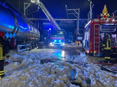 I vigili del fuoco impegnati all'impianto Itelyum di Rho 3