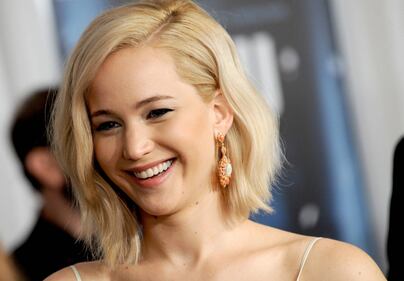 Jennifer Lawrence senza reggiseno alla première di Joy 14