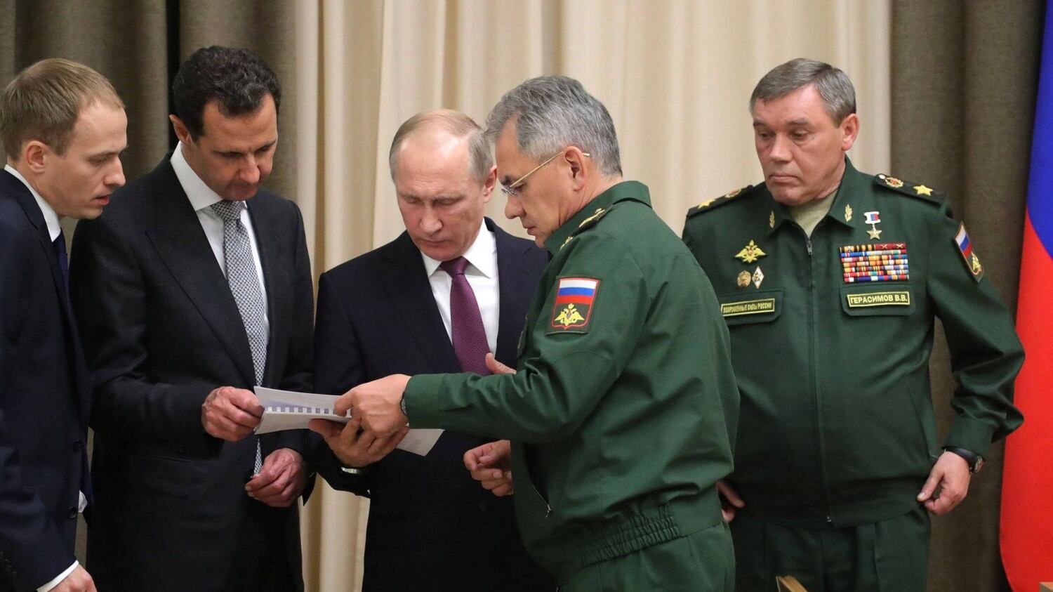 Siria, visita a sopresa di Putin: "Via le truppe russe dal Paese"