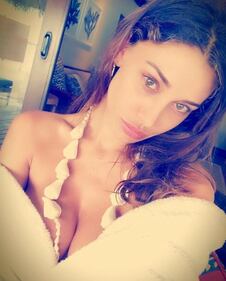 Belen Rodriguez sexy sulla spiaggia 4