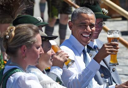 Obama tra birra e costumi bavaresi 5