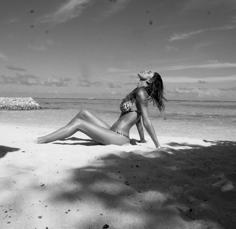 Belen Rodriguez sexy in spiaggia 43