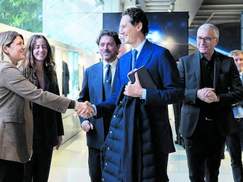 Ora Elkann visita le fabbriche per rassicurare sulla svolta. Il dopo Tavares è già iniziato