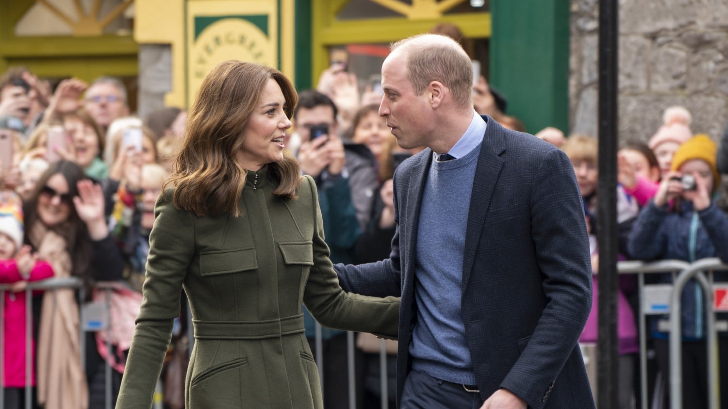 "Dovevano prendere la carrozza più piccola". Spuntano tutti i segreti delle nozze fra Kate e William