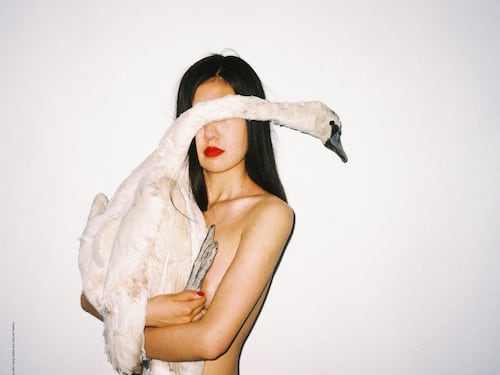 I nudi (eleganti) con cui Ren Hang ha combattuto la censura cinese