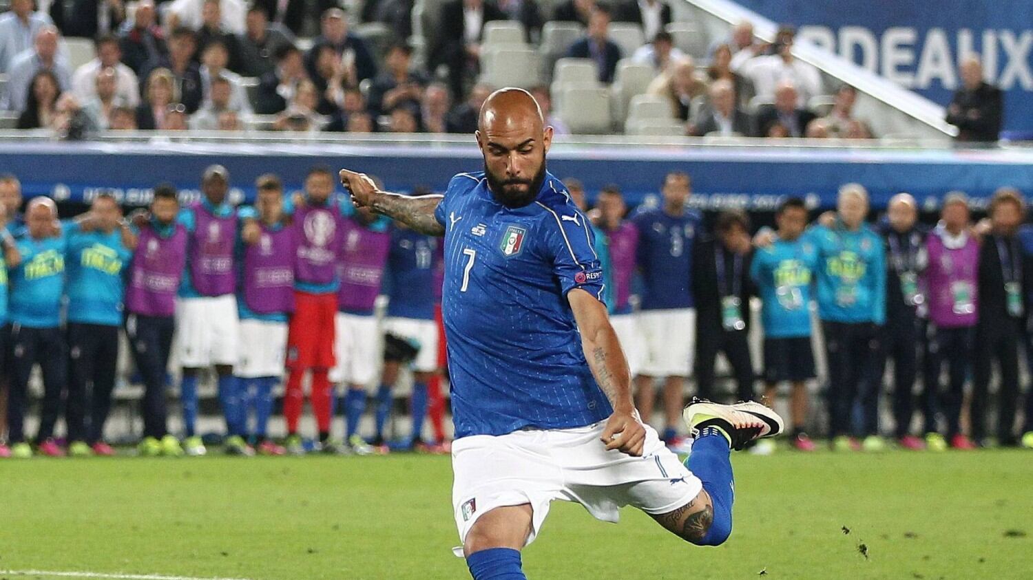 Al mercato di consolazione per vestirsi da Champions