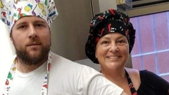 Il torto ai genitori in lutto: cosa faceva sulla tomba del figlio morto