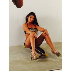 Elettra Lamborghini e il lato b leopardato 6