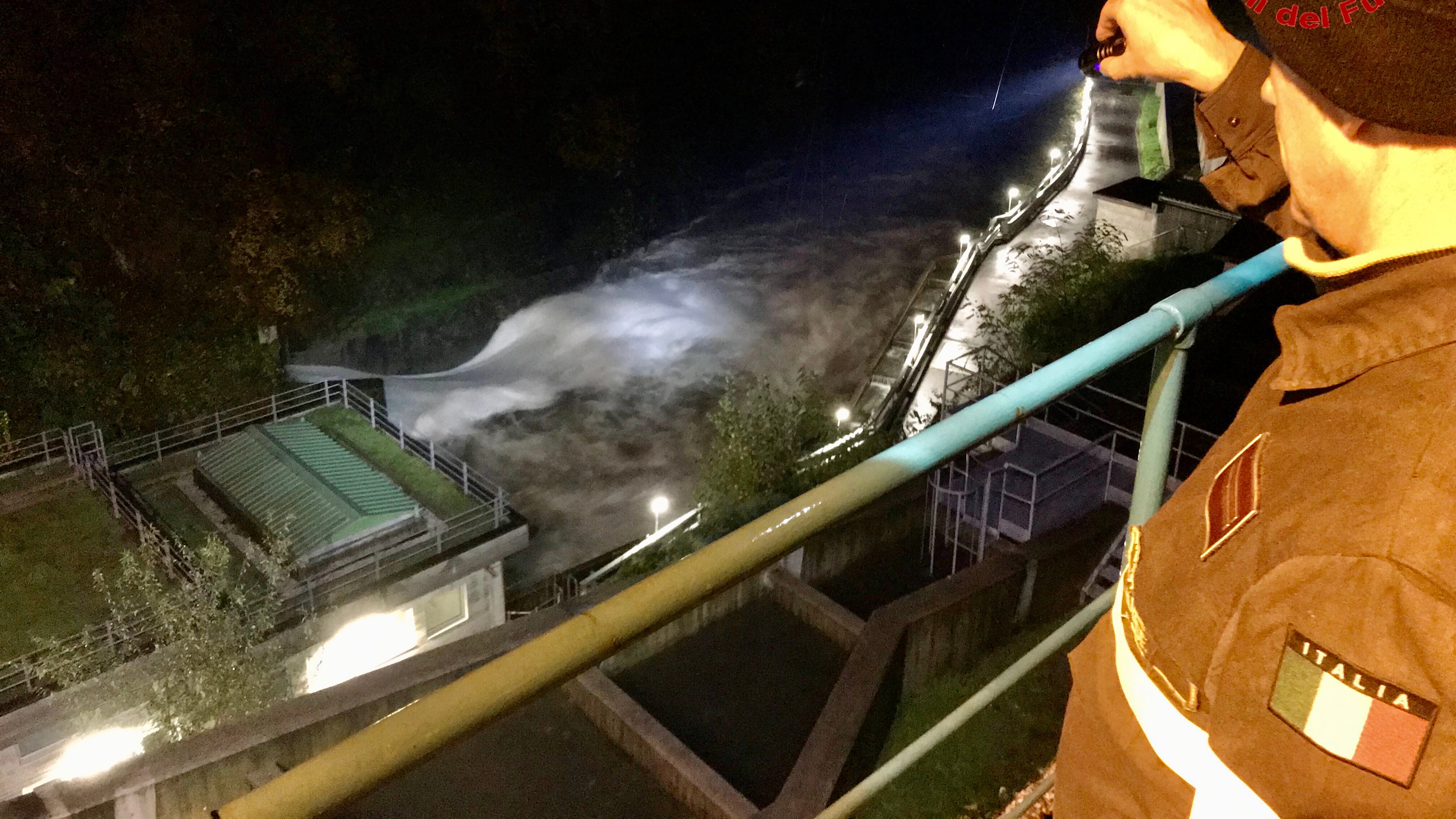 Fiume minaccia caserma a Luino: pure i vigili del fuoco a rischio esondazioni