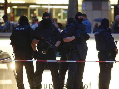 Monaco, l'ultimo gesto del killer: "Si è sparato davanti agli agenti"
