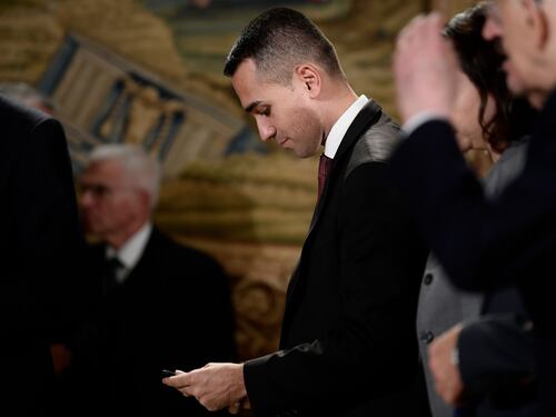 L'ultima follia di Di Maio: "Ci prepariamo a denunciare Berlusconi"