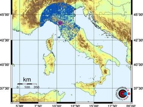 L'Italia trema ancora: da Firenze a Trento la gente fugge in strada