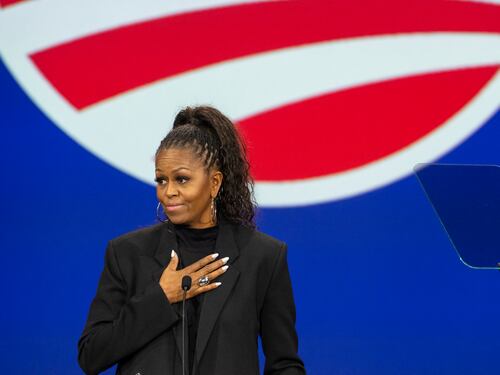 La mossa degli Obama: "Michelle sostituirà Biden. Sarà lei la candidata Dem"