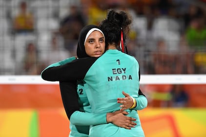 Beach volley, il confronto è culturale: il bikini tedesco e il velo egiziano 1
