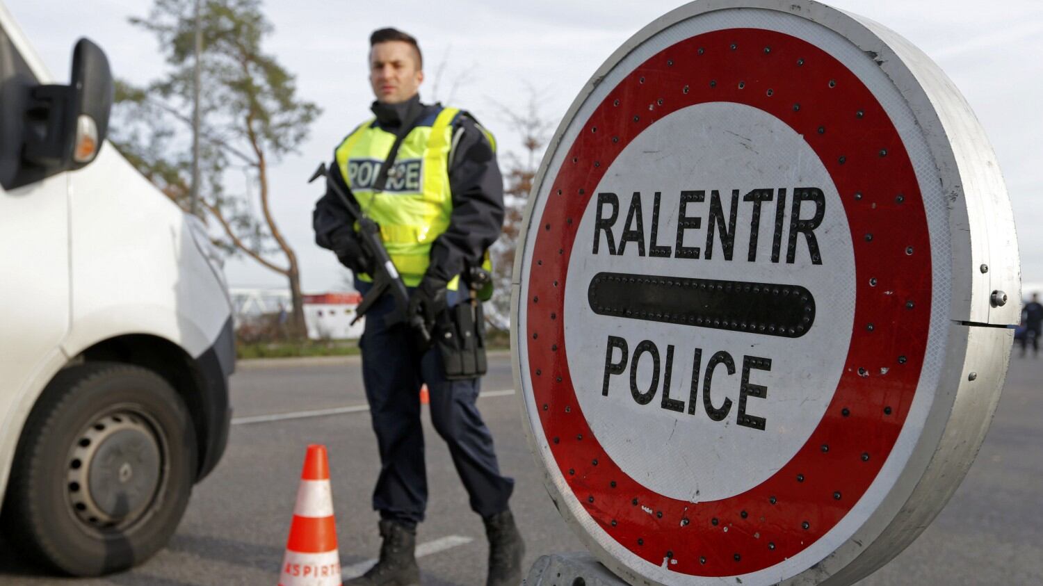 Migranti, via controlli interni: tra sei mesi torna Schengen