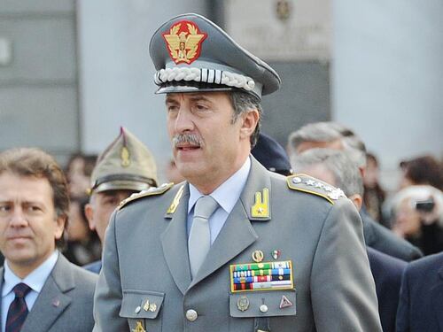 Corruzione Gdf, indagato il generale Bardi. Manette a un colonnello