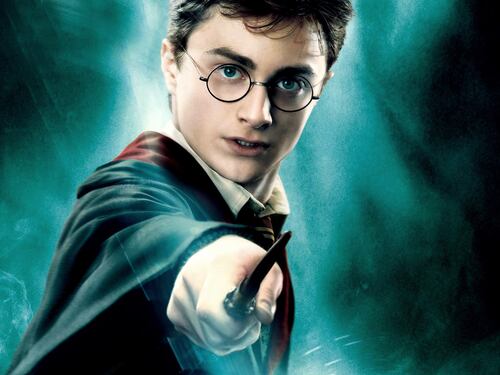 Alchimia, fenici e calderoni: la magia svela i suoi segreti per i 20 anni di Harry Potter
