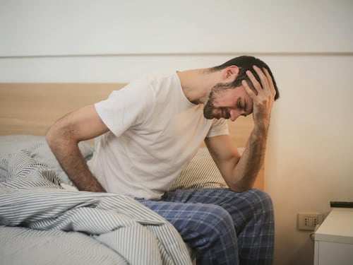 Stanchezza al risveglio: ecco quali sono le cause (e perché l'alimentazione incide)
