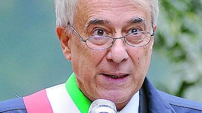 Pisapia vuole ricandidarsi. E il centrodestra fa festa