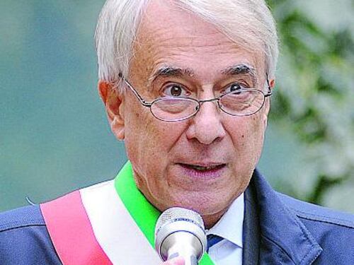 Pisapia vuole ricandidarsi. E il centrodestra fa festa