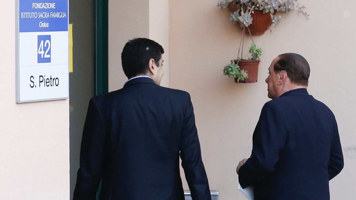 Berlusconi ai servizi sociali