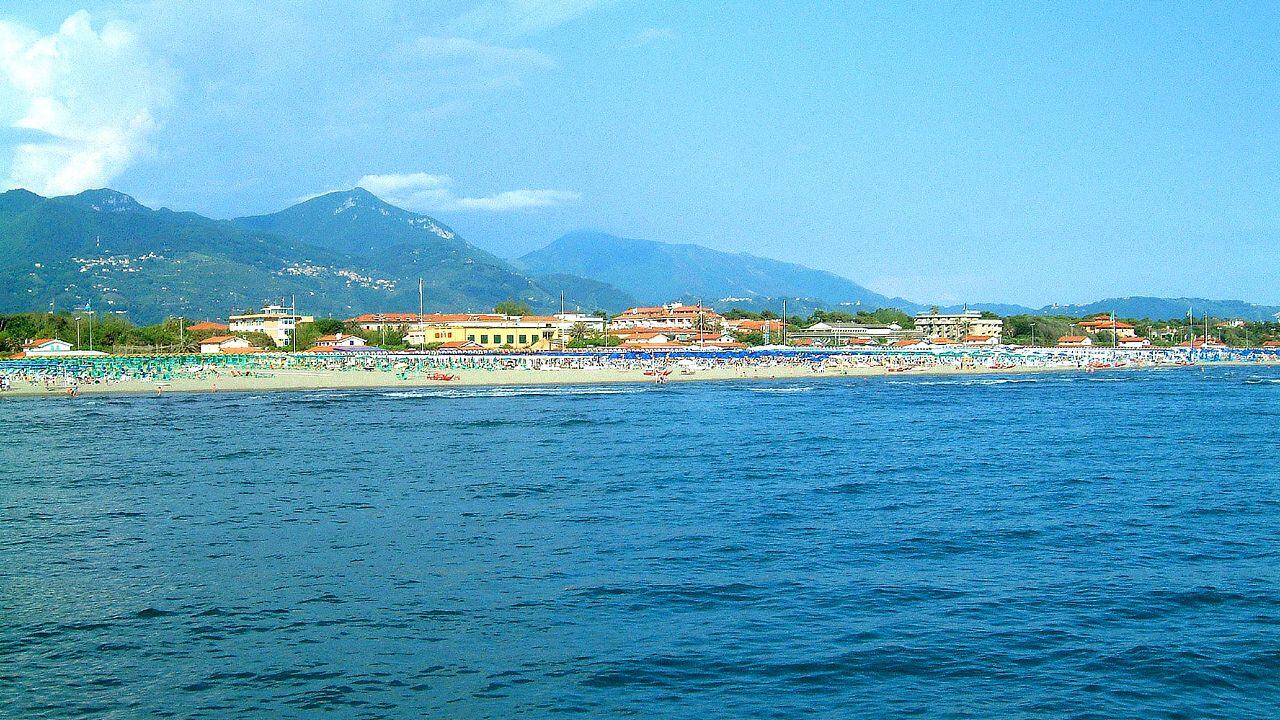 Spiagge erose in Versilia: colpa del Porto del marmo