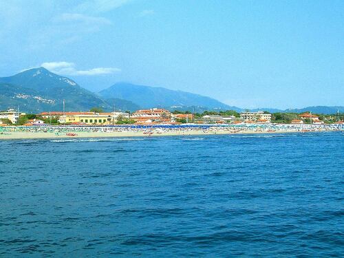 Spiagge erose in Versilia: colpa del Porto del marmo