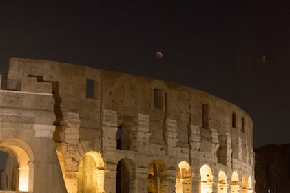 Lo spettacolo dell'eclissi al Colosseo 8