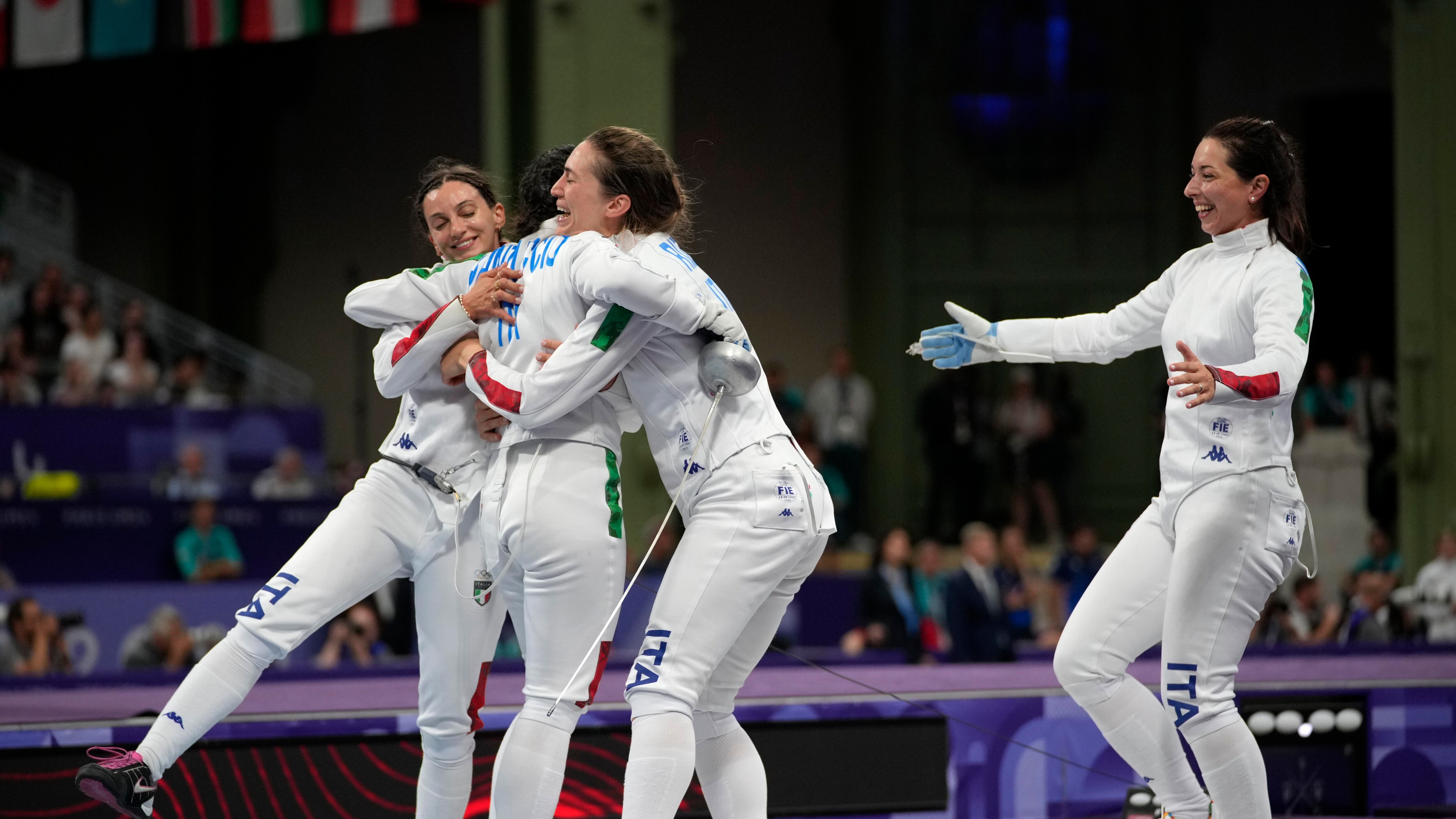 Olimpiadi, favoloso oro per la spada a squadre femminile. Francia ko