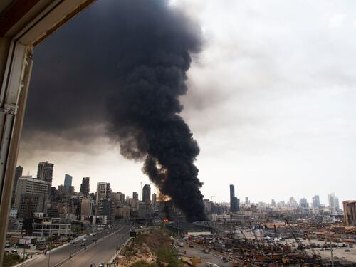 Nuovo incendio nel porto di Beirut. Evacuata l'area: "Situazione difficile"